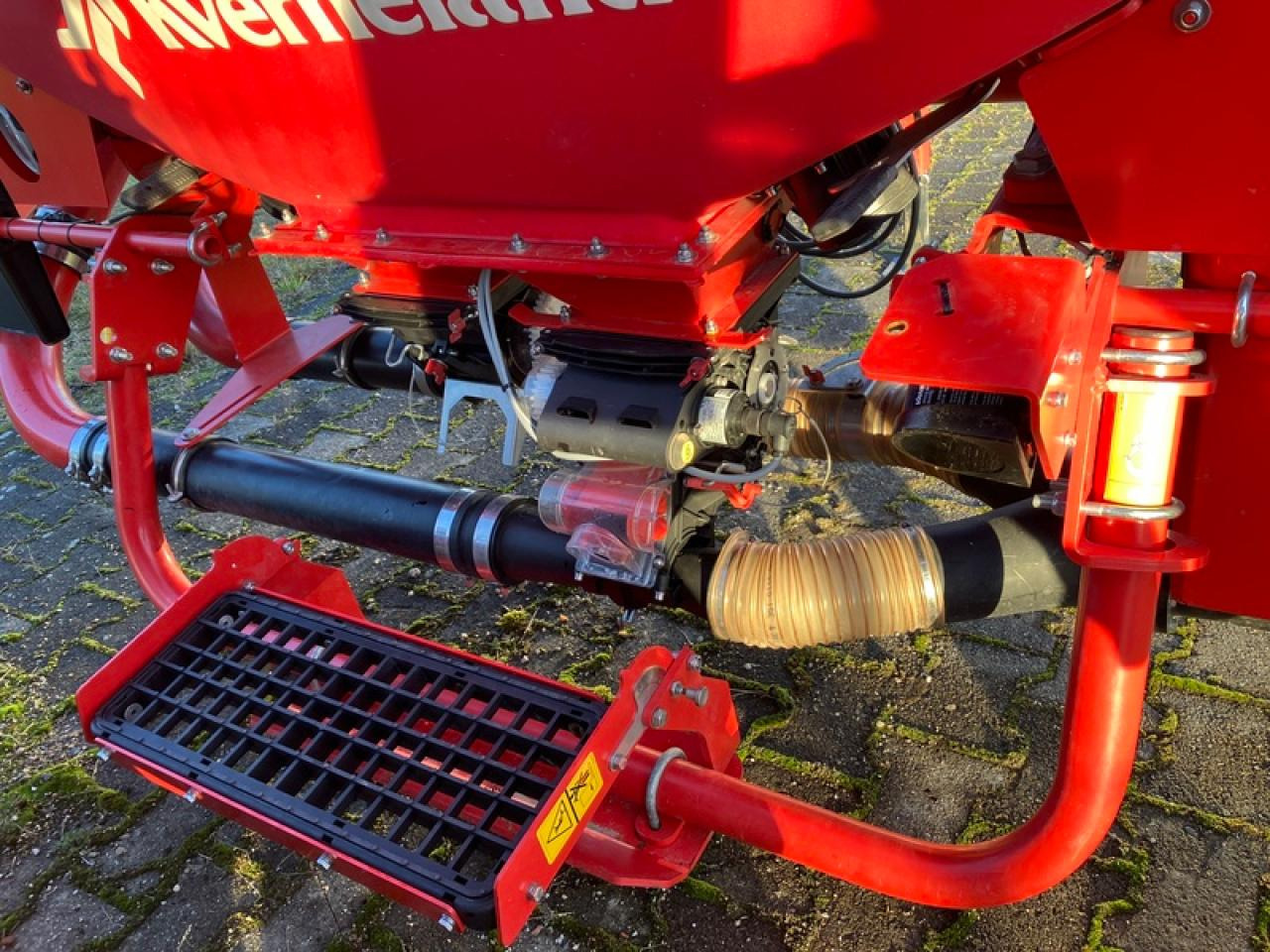 Сеялка точного высева Kverneland OPTIMA 12 SX + FRONTTANK//GEOSEED: фото 8 Сеялка точного высева Kverneland OPTIMA 12 SX + FRONTTANK//GEOSEED: фото 8