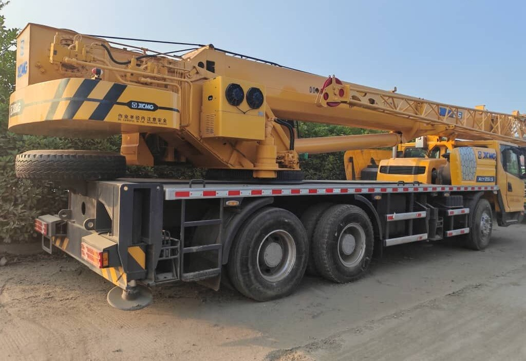 XCMG - Мобильный кран: фото 1 XCMG - Мобильный кран: фото 1