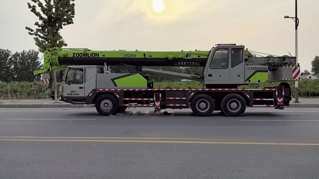 Zoomlion ZTC251V ZTC251V ZTC350 ZTV500 ZTC750 25T 25ton 35ton 50ton - Мобильный кран: фото 1 Zoomlion ZTC251V ZTC251V ZTC350 ZTV500 ZTC750 25T 25ton 35ton 50ton - Мобильный кран: фото 1