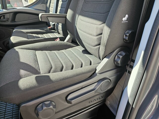 IVECO Daily 35S18 3.0 Koffer Voll-LED Navigation... - Фургон с закрытым кузовом: фото 3 IVECO Daily 35S18 3.0 Koffer Voll-LED Navigation... - Фургон с закрытым кузовом: фото 3