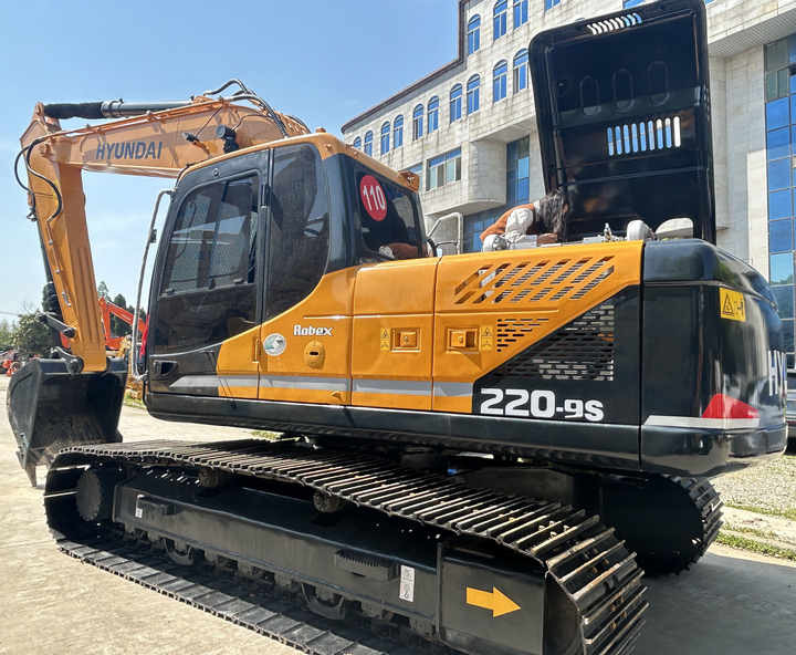 Almost New 2023 Crawler Excavator used Hyundai excavator machine 220LC-9 on sale - Гусеничный экскаватор: фото 3 Almost New 2023 Crawler Excavator used Hyundai excavator machine 220LC-9 on sale - Гусеничный экскаватор: фото 3