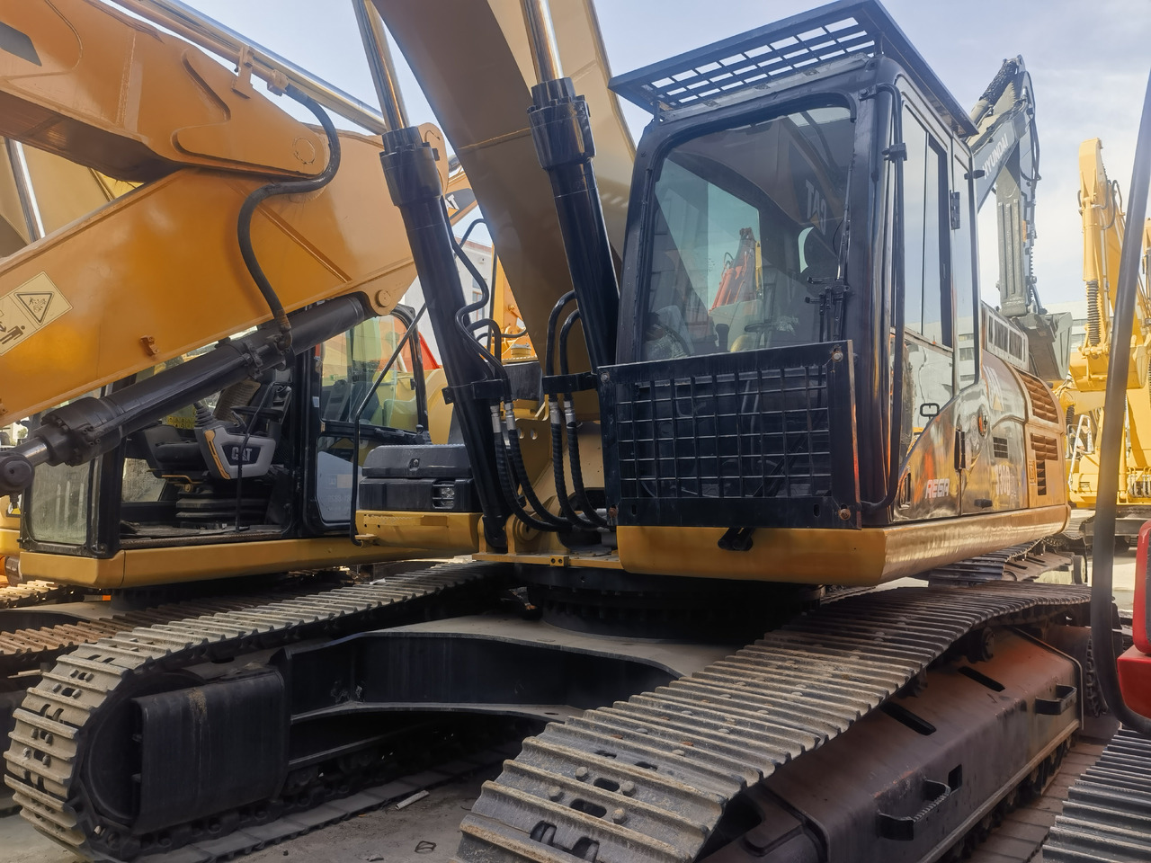 CAT 330D2L Excavator - Гусеничный экскаватор: фото 3 CAT 330D2L Excavator - Гусеничный экскаватор: фото 3