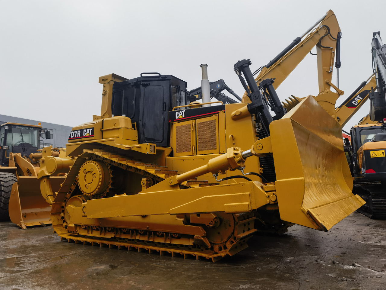 CAT D7R Bulldozer - Бульдозер: фото 1 CAT D7R Bulldozer - Бульдозер: фото 1