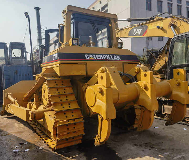 Cheap Price Used CAT Bulldozer machine Japan Caterpillar D7H D7R bulldozer dozer for sale - Бульдозер: фото 3 Cheap Price Used CAT Bulldozer machine Japan Caterpillar D7H D7R bulldozer dozer for sale - Бульдозер: фото 3