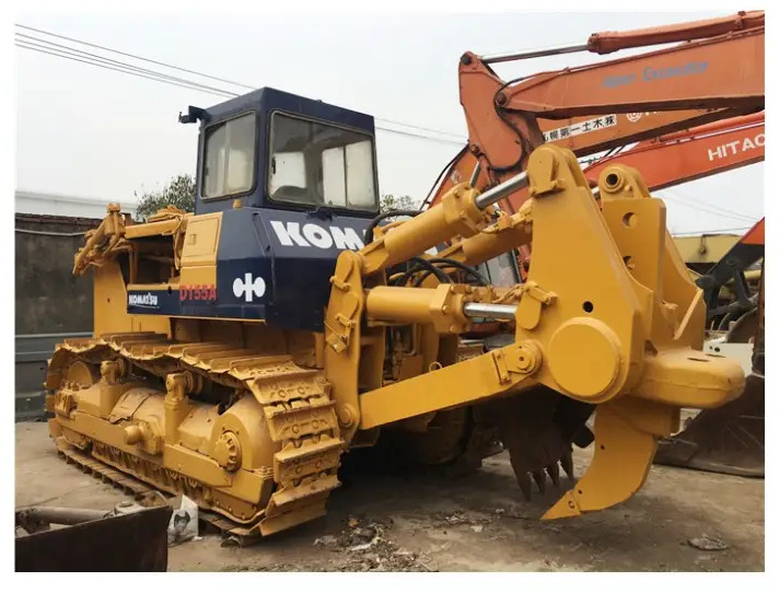 Good condition D155A used bulldozer Komatsu D155A-3 D155A-1 Komatsu dozer bulldozer for sale - Бульдозер: фото 2 Good condition D155A used bulldozer Komatsu D155A-3 D155A-1 Komatsu dozer bulldozer for sale - Бульдозер: фото 2