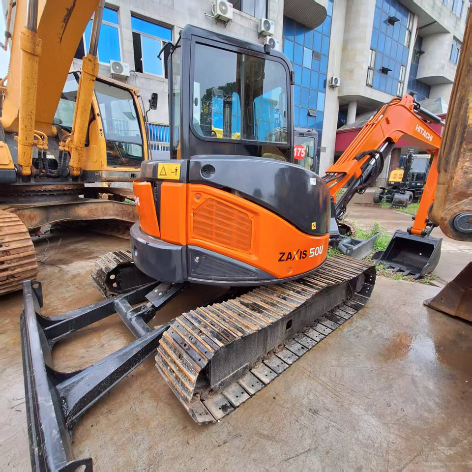 Hitachi ZX50 Excavator - Гусеничный экскаватор: фото 1 Hitachi ZX50 Excavator - Гусеничный экскаватор: фото 1