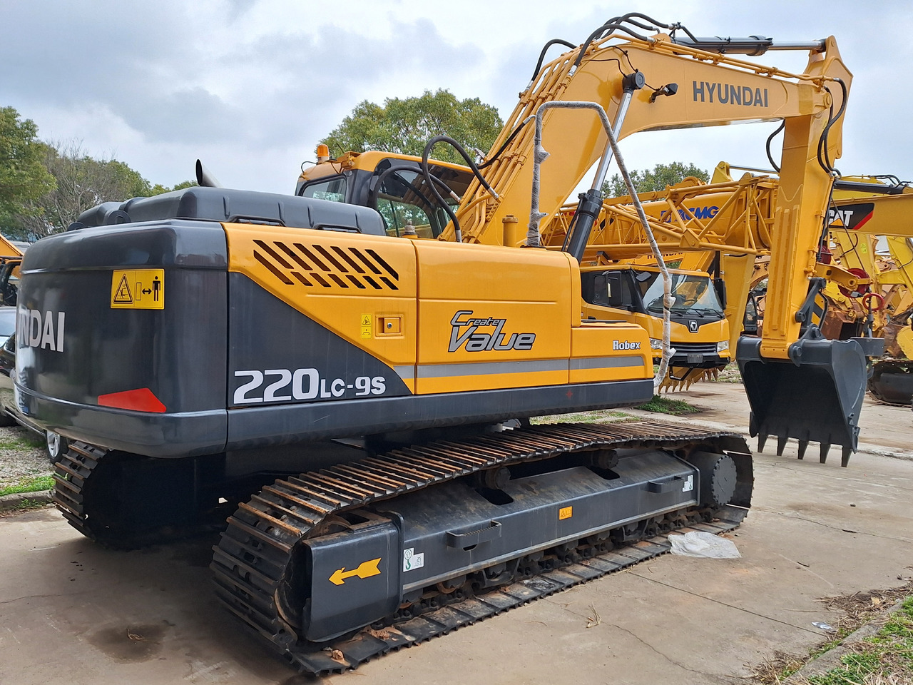 Hyundai 220LC-9S Excavator - Гусеничный экскаватор: фото 3 Hyundai 220LC-9S Excavator - Гусеничный экскаватор: фото 3