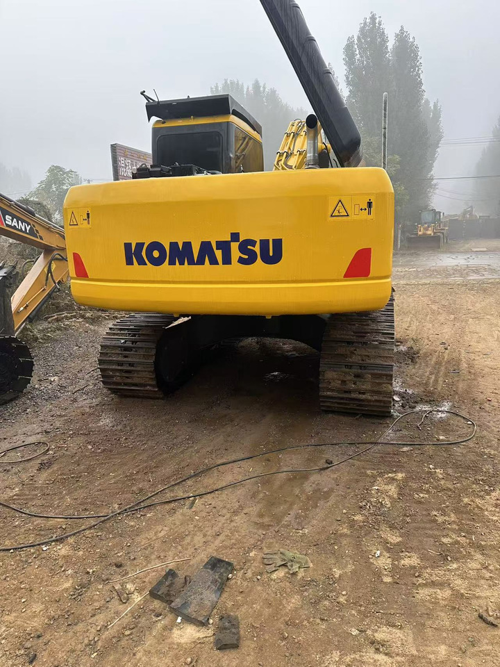 Komatsu PC200-7 excavator - Гусеничный экскаватор: фото 1 Komatsu PC200-7 excavator - Гусеничный экскаватор: фото 1