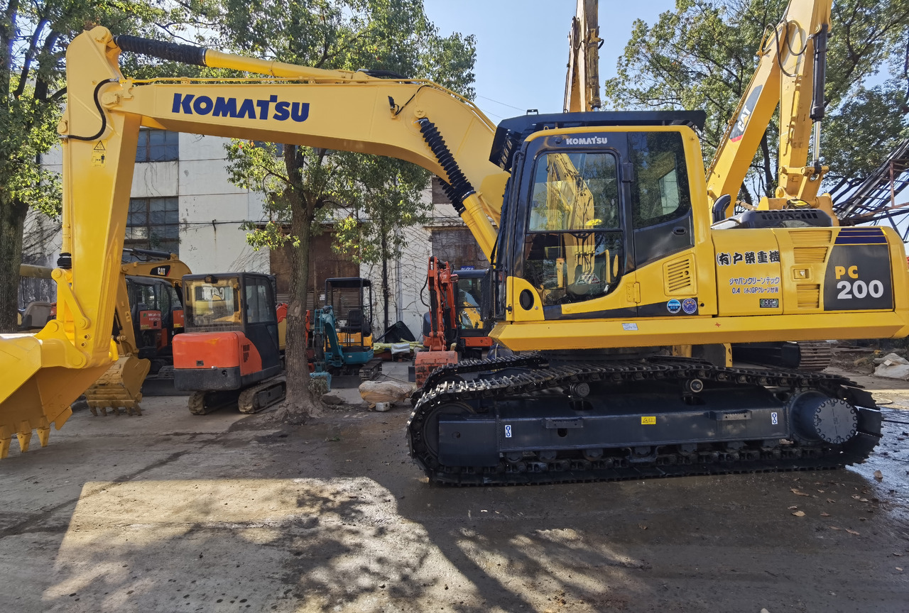 Komatsu PC200-8 Excavator - Гусеничный экскаватор: фото 1 Komatsu PC200-8 Excavator - Гусеничный экскаватор: фото 1