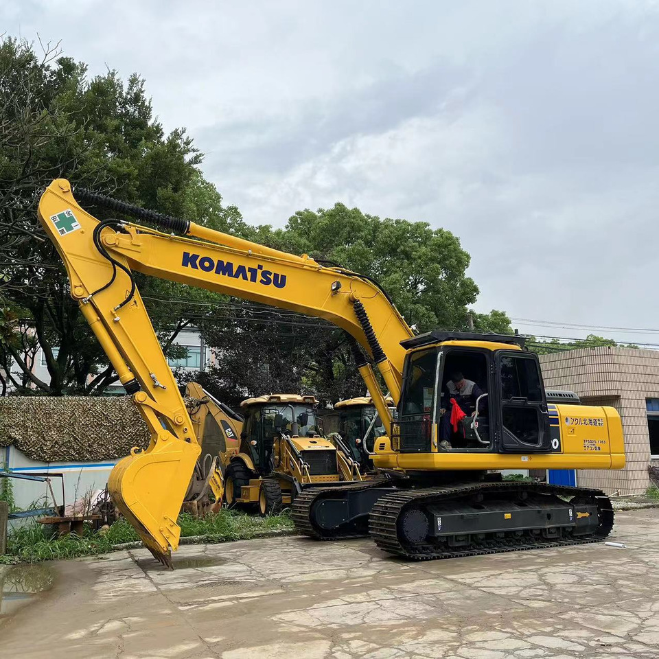 Komatsu PC220-8 Excavator - Гусеничный экскаватор: фото 1 Komatsu PC220-8 Excavator - Гусеничный экскаватор: фото 1