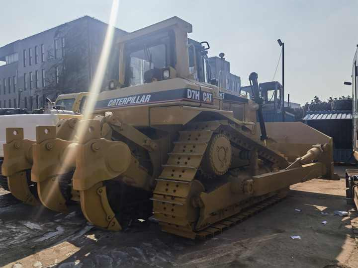 Original Japan made earth-moving bulldozer Caterpillar D7H dozer CAT heavy bulldozer D7 cheap dozer in China - Бульдозер: фото 2 Original Japan made earth-moving bulldozer Caterpillar D7H dozer CAT heavy bulldozer D7 cheap dozer in China - Бульдозер: фото 2
