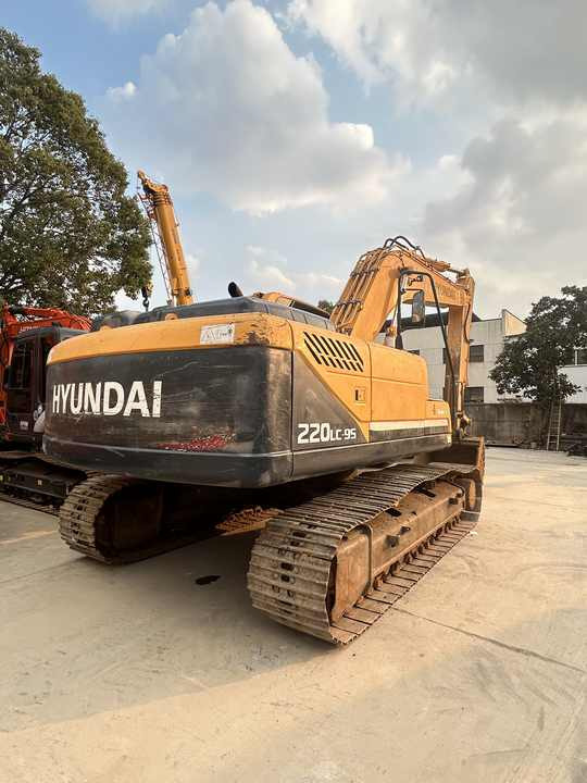 Perfect working Used Hyundai 220LC-9S Crawler Excavator Used Hyundai 220LC-9S Excavator in stock - Гусеничный экскаватор: фото 3 Perfect working Used Hyundai 220LC-9S Crawler Excavator Used Hyundai 220LC-9S Excavator in stock - Гусеничный экскаватор: фото 3