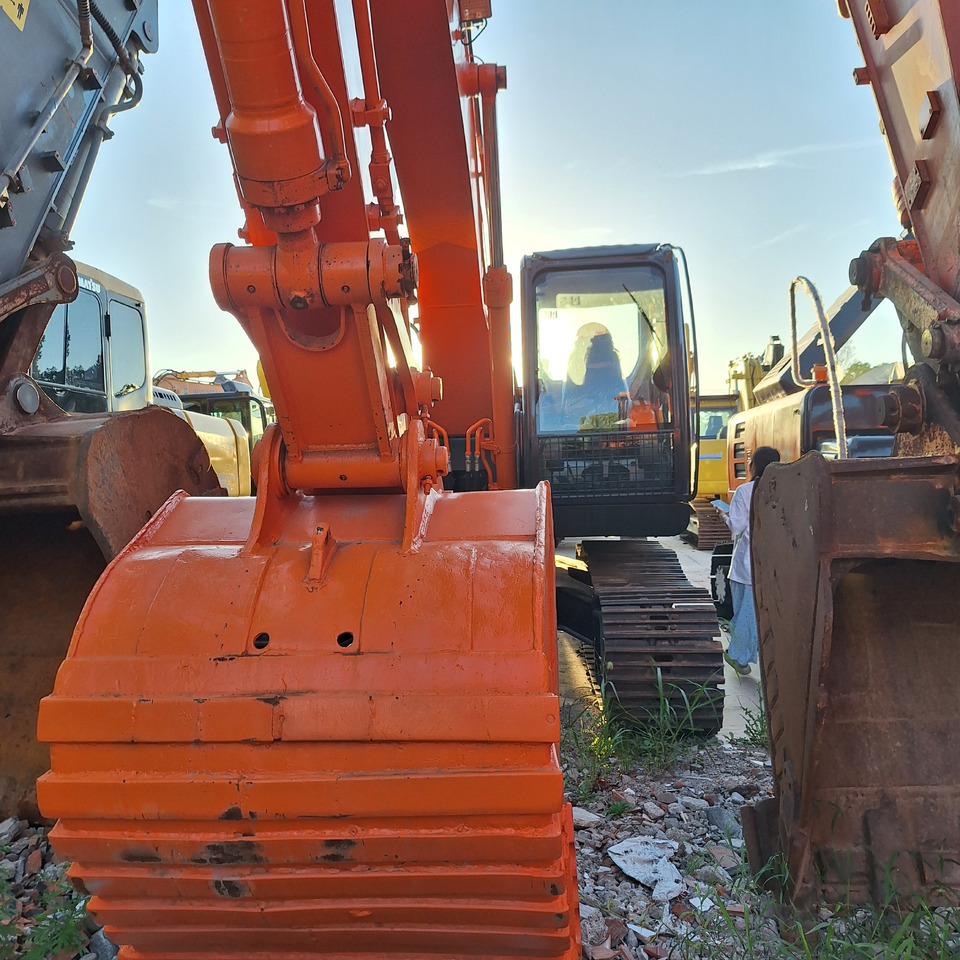 Second hand Hitachi ZX210 excavator - Экскаватор: фото 5 Second hand Hitachi ZX210 excavator - Экскаватор: фото 5