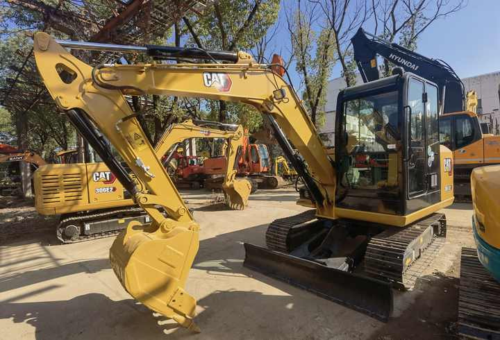 Used Japan CAT excavator CAT 307E2 306E2 305.5E2 CAT mini hydraulic crawler excavator hot sale - Гусеничный экскаватор: фото 5 Used Japan CAT excavator CAT 307E2 306E2 305.5E2 CAT mini hydraulic crawler excavator hot sale - Гусеничный экскаватор: фото 5