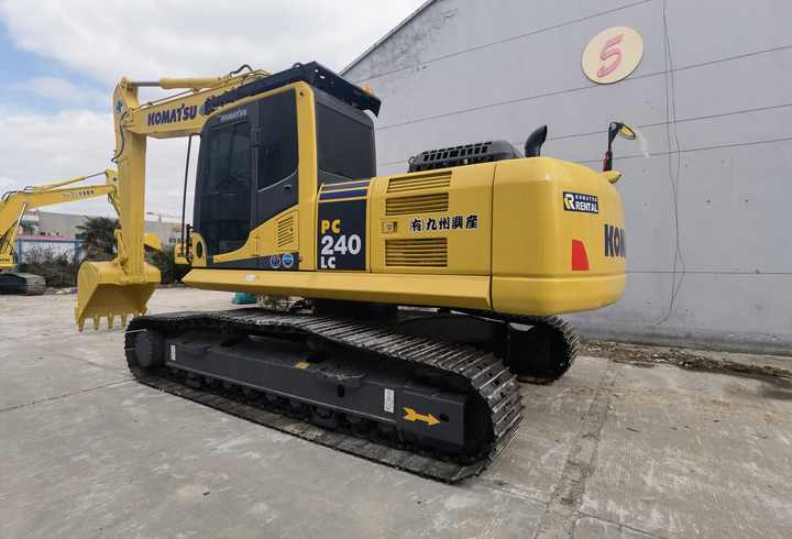 Used original komatsu240-8 24tons hydraulic crawler excavator used crawler excavator Komatsu pc240-8CL - Гусеничный экскаватор: фото 2 Used original komatsu240-8 24tons hydraulic crawler excavator used crawler excavator Komatsu pc240-8CL - Гусеничный экскаватор: фото 2
