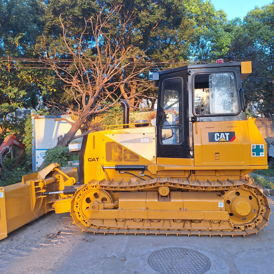 Used caterpillar cat D5k bulldozer - Бульдозер: фото 1 Used caterpillar cat D5k bulldozer - Бульдозер: фото 1