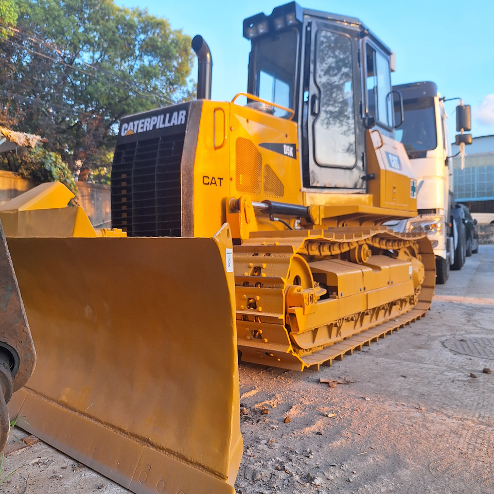 Used caterpillar cat D5k bulldozer - Бульдозер: фото 2 Used caterpillar cat D5k bulldozer - Бульдозер: фото 2