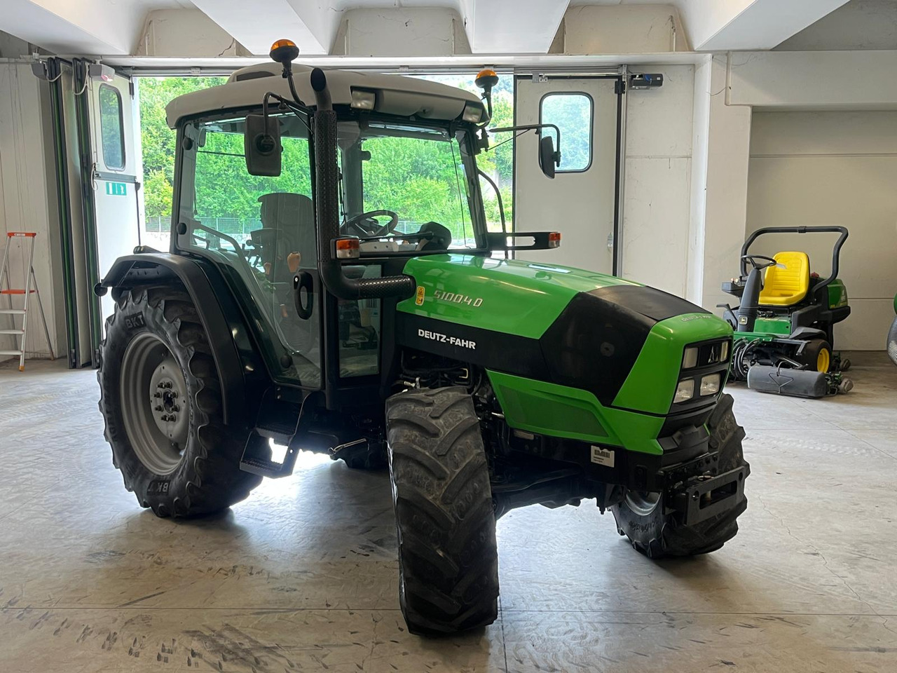 DEUTZ-FAHR 5100.4 D - Трактор: фото 3 DEUTZ-FAHR 5100.4 D - Трактор: фото 3