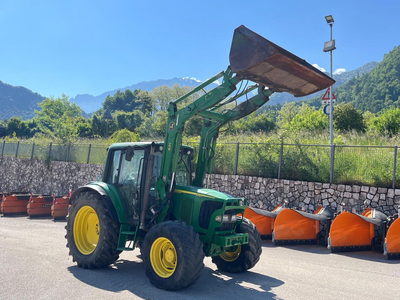 JOHN DEERE 6320 - Трактор: фото 3 JOHN DEERE 6320 - Трактор: фото 3