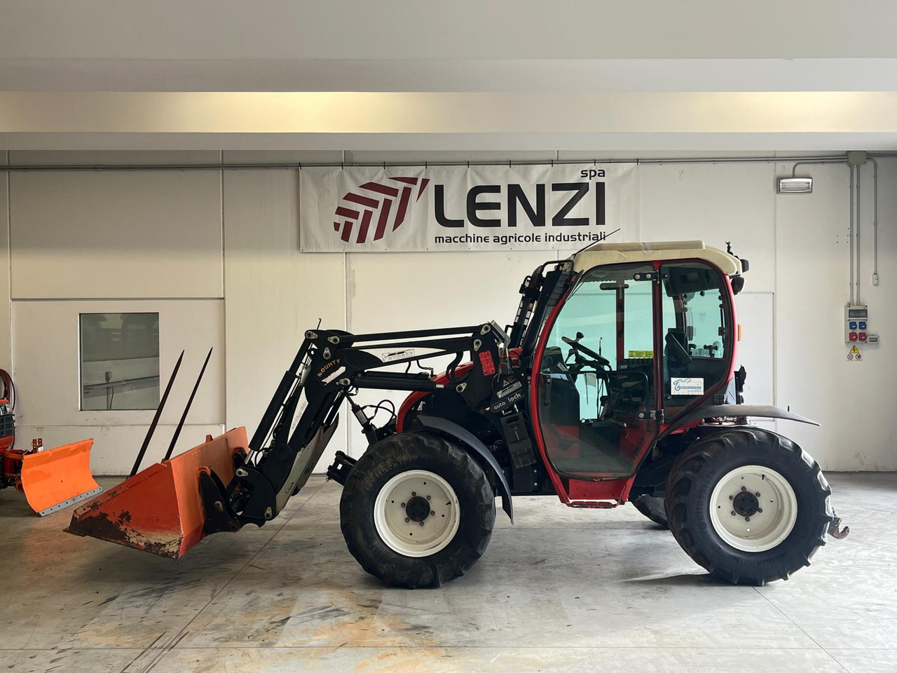 REFORM MOUNY 80S + CARICATORE HYDRAC - Трактор: фото 1 REFORM MOUNY 80S + CARICATORE HYDRAC - Трактор: фото 1