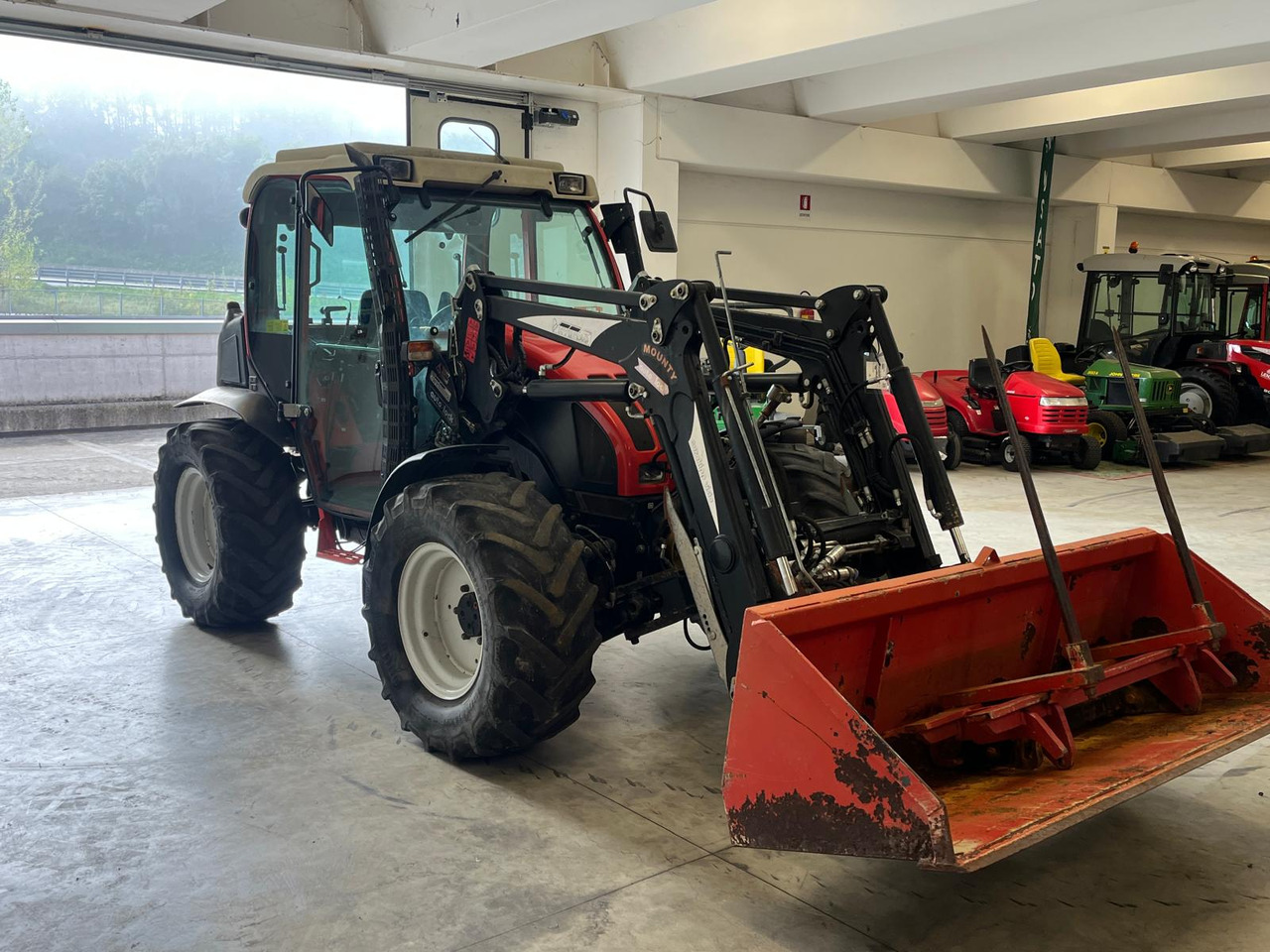 REFORM MOUNY 80S + CARICATORE HYDRAC - Трактор: фото 4 REFORM MOUNY 80S + CARICATORE HYDRAC - Трактор: фото 4