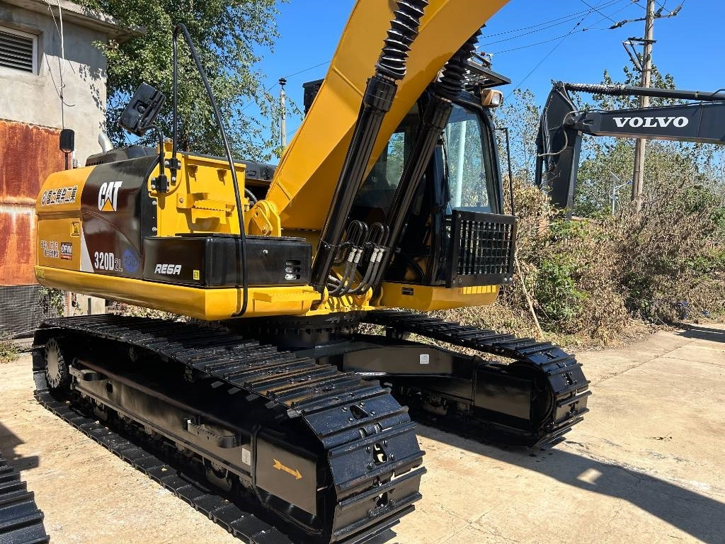 CAT 320D2L - Гусеничный экскаватор: фото 2 CAT 320D2L - Гусеничный экскаватор: фото 2
