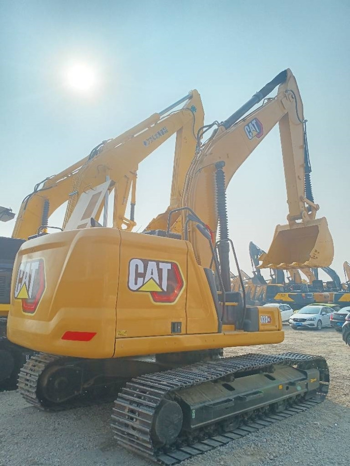 CAT 323GC - Гусеничный экскаватор: фото 1 CAT 323GC - Гусеничный экскаватор: фото 1