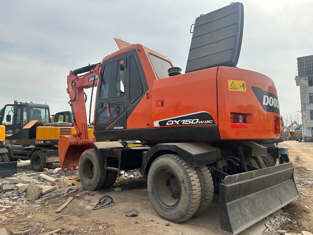 Doosan 150 - Колёсный экскаватор: фото 2 Doosan 150 - Колёсный экскаватор: фото 2