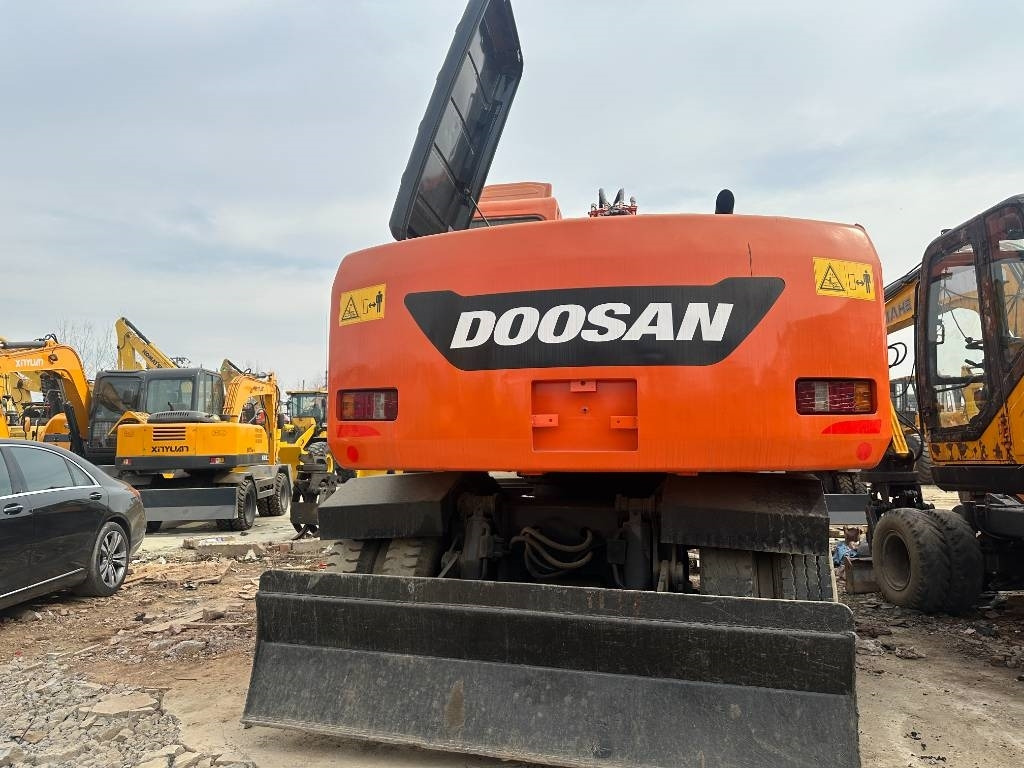 Doosan 150 - Колёсный экскаватор: фото 2 Doosan 150 - Колёсный экскаватор: фото 2