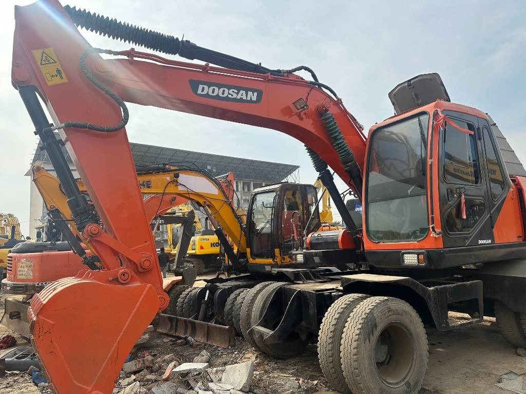 Doosan 150 - Колёсный экскаватор: фото 5 Doosan 150 - Колёсный экскаватор: фото 5