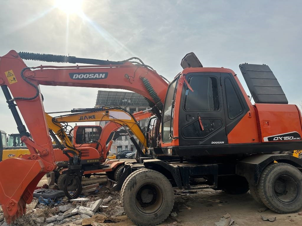 Doosan 150 - Колёсный экскаватор: фото 4 Doosan 150 - Колёсный экскаватор: фото 4
