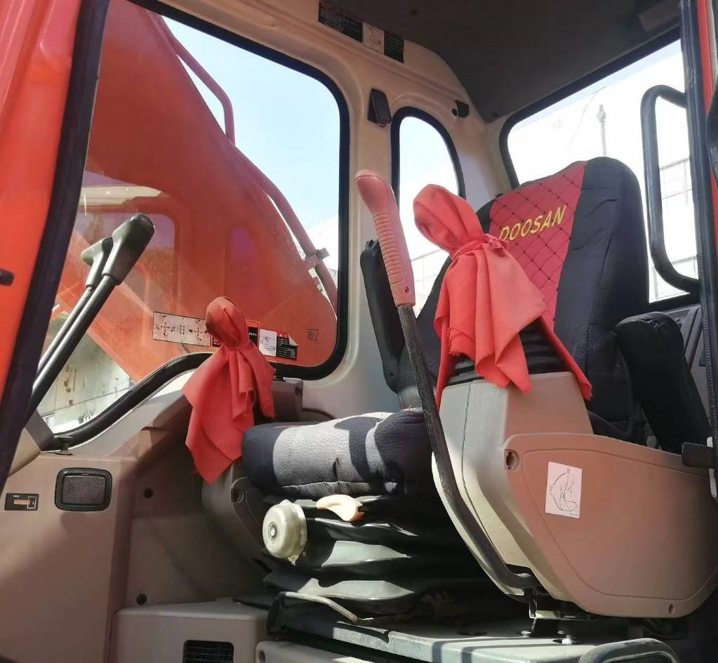 Doosan DH 220 - Гусеничный экскаватор: фото 4 Doosan DH 220 - Гусеничный экскаватор: фото 4