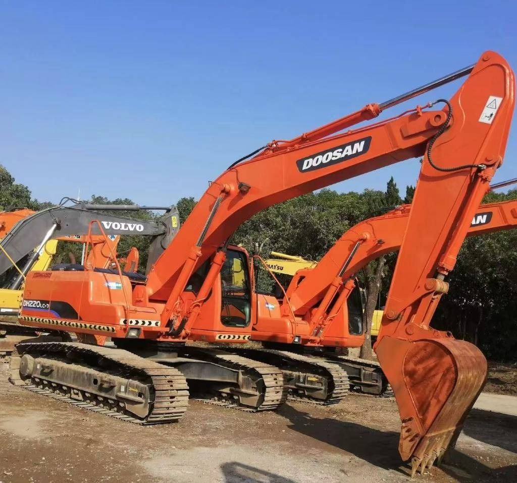 Doosan DH 220 - Гусеничный экскаватор: фото 1 Doosan DH 220 - Гусеничный экскаватор: фото 1