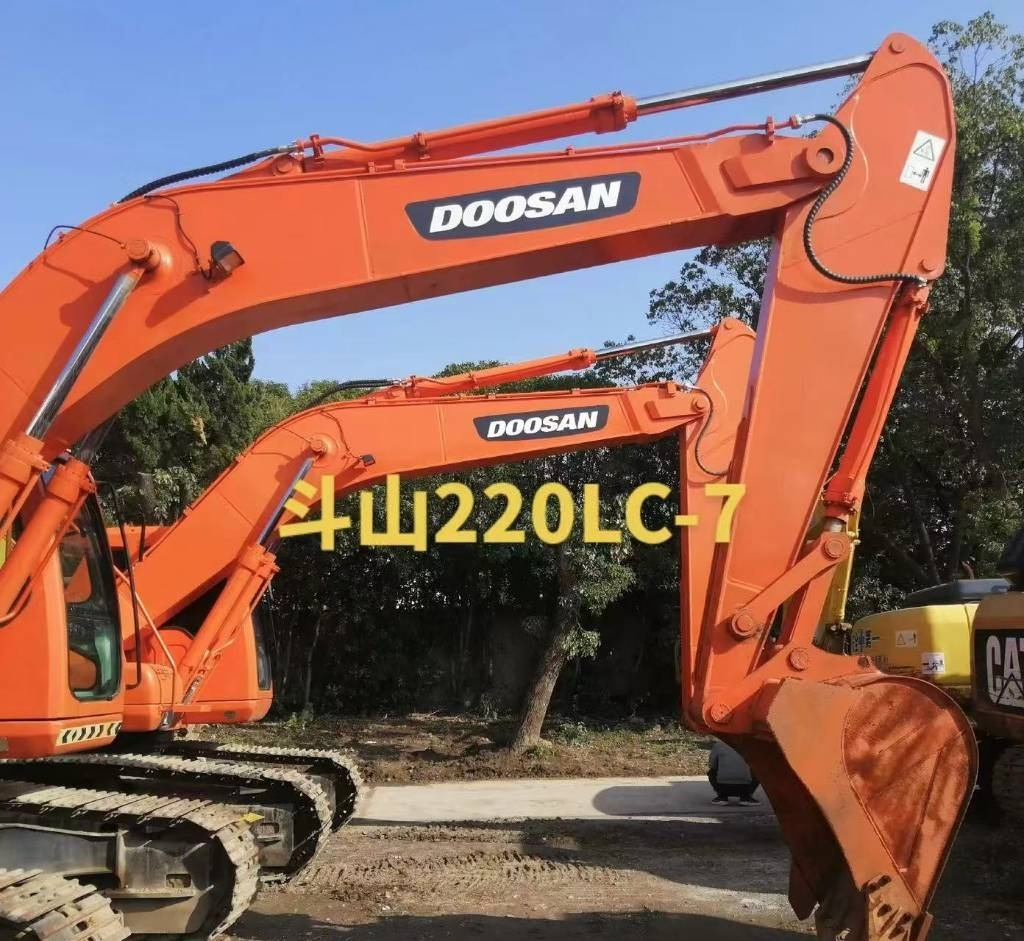 Doosan DH 220 - Гусеничный экскаватор: фото 3 Doosan DH 220 - Гусеничный экскаватор: фото 3