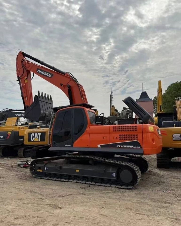 Doosan DX 225 - Гусеничный экскаватор: фото 1 Doosan DX 225 - Гусеничный экскаватор: фото 1