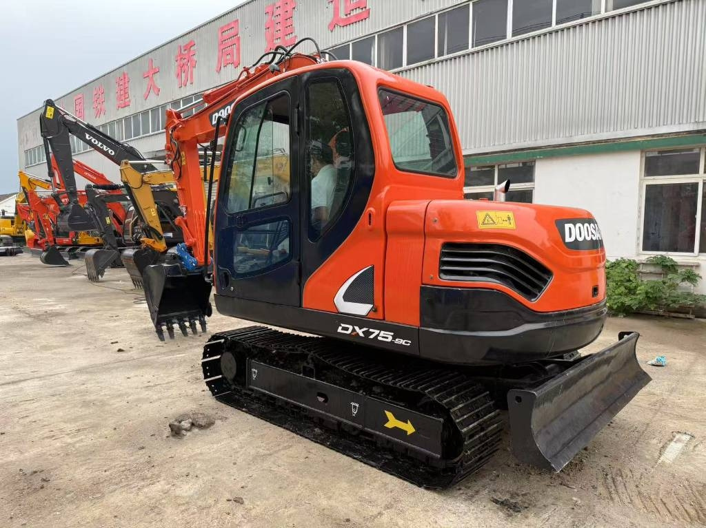 Doosan DX 75 - Гусеничный экскаватор: фото 1 Doosan DX 75 - Гусеничный экскаватор: фото 1