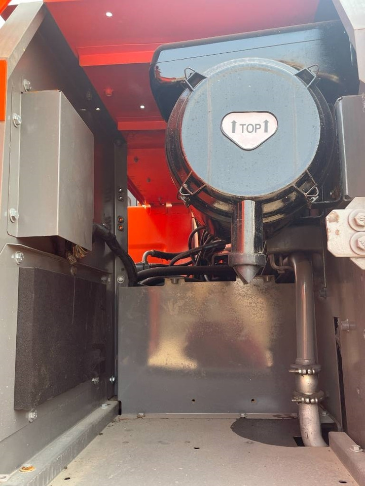 Hitachi 210LC - Гусеничный экскаватор: фото 2 Hitachi 210LC - Гусеничный экскаватор: фото 2