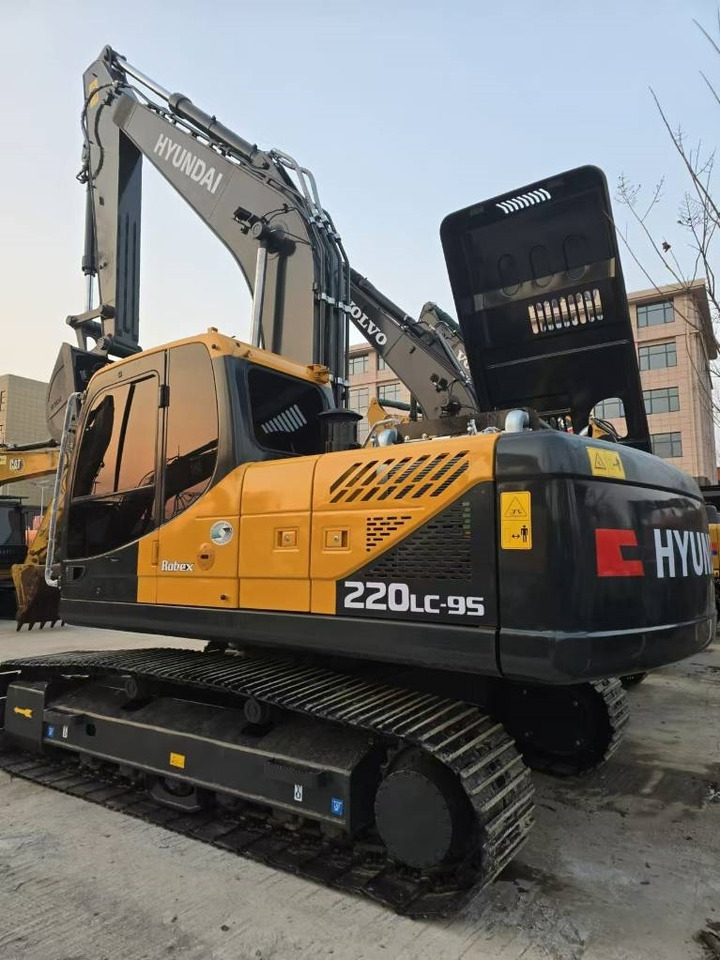 Hyundai 220—9S - Гусеничный экскаватор: фото 1 Hyundai 220—9S - Гусеничный экскаватор: фото 1