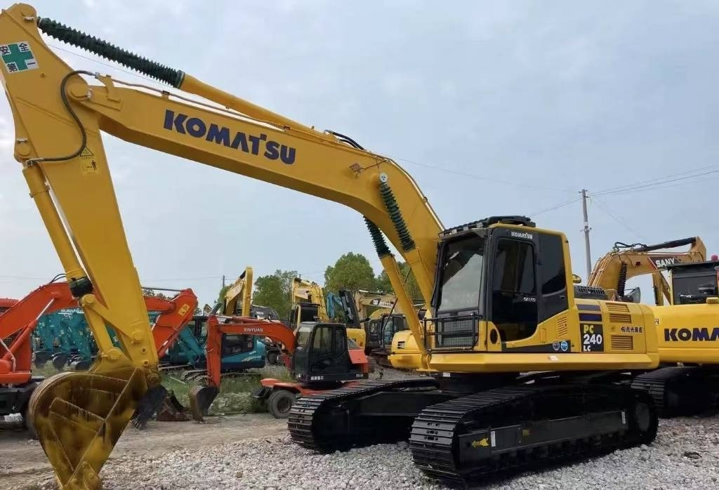 Komatsu PC 240 - Гусеничный экскаватор: фото 1 Komatsu PC 240 - Гусеничный экскаватор: фото 1