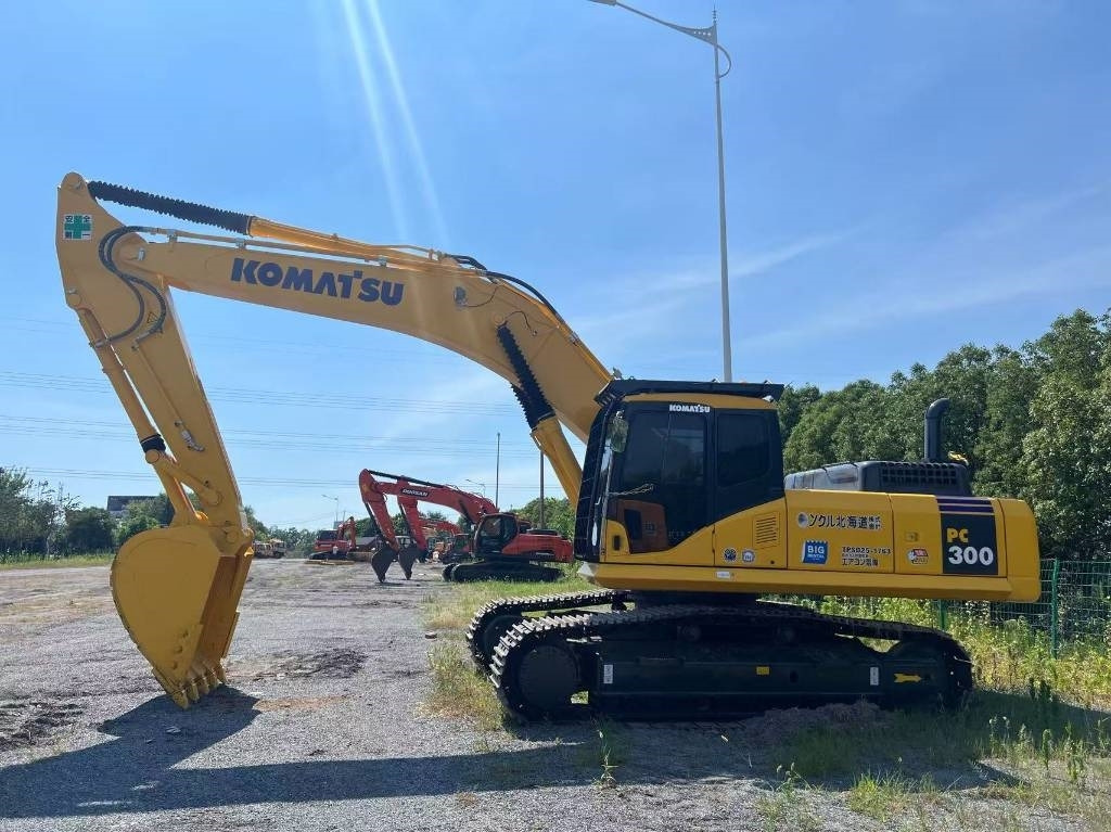 Komatsu PC 300  - Гусеничный экскаватор: фото 4 Komatsu PC 300  - Гусеничный экскаватор: фото 4