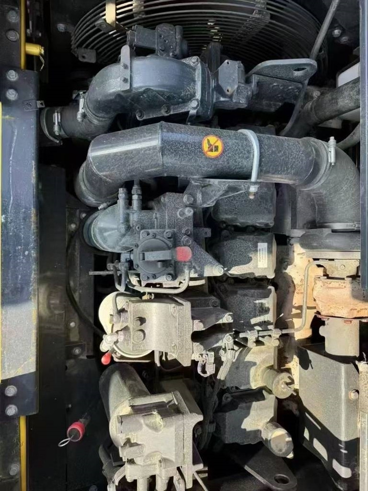 Komatsu PC 400-8 - Гусеничный экскаватор: фото 2 Komatsu PC 400-8 - Гусеничный экскаватор: фото 2