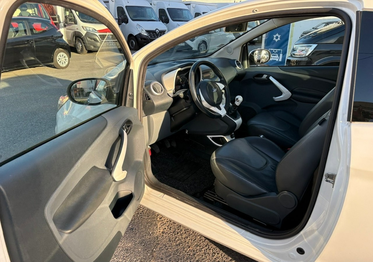 Хэтчбек Ford KA II Ford KA 1.2 Champions Edition Klima Panorama 2012: фото 9