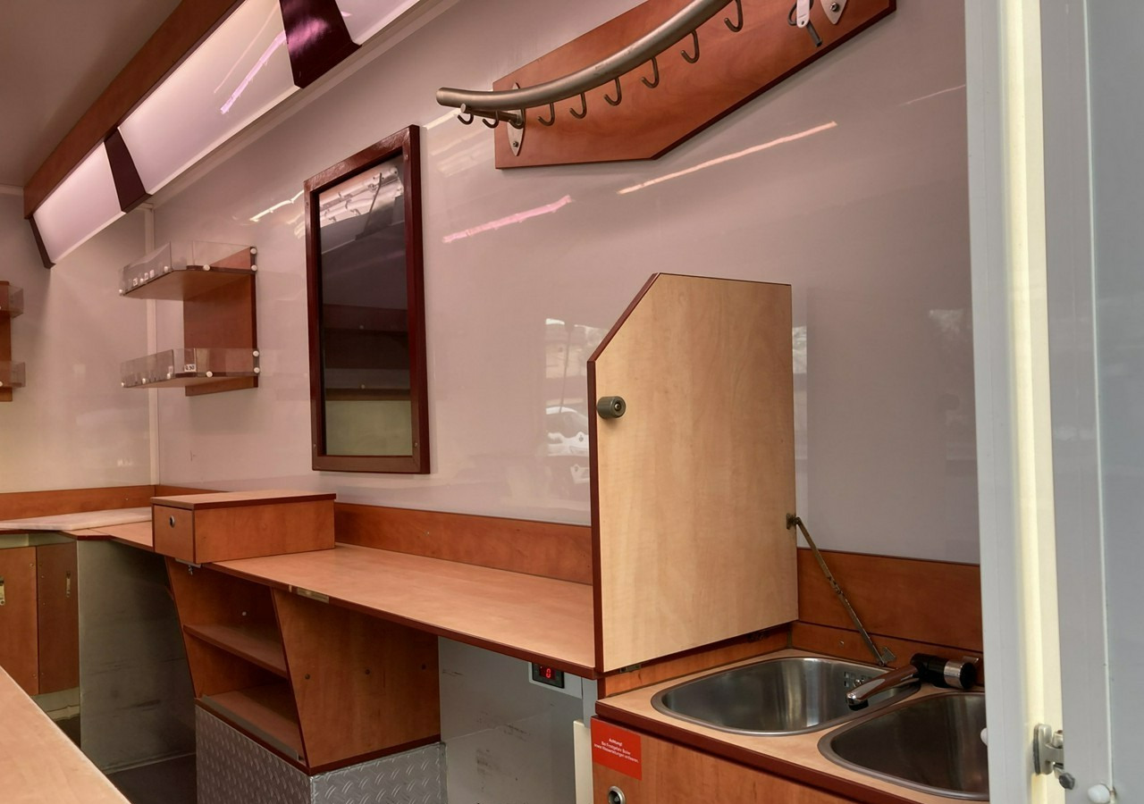 Inna Inny Autosklep wędlin Gastronomiczna food truck foodtruck sklep 2004 - Торговый прицеп: фото 3 Inna Inny Autosklep wędlin Gastronomiczna food truck foodtruck sklep 2004 - Торговый прицеп: фото 3