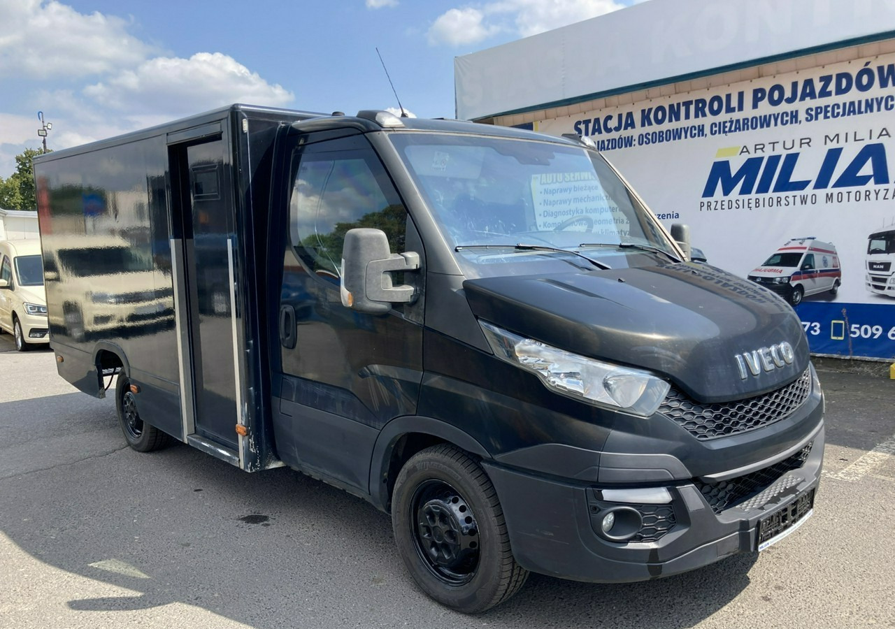 Iveco Daily Iveco 35-130 Bankowóz Kuloodporny Opancerzony Pancerny 2015 - Фургон с закрытым кузовом: фото 1 Iveco Daily Iveco 35-130 Bankowóz Kuloodporny Opancerzony Pancerny 2015 - Фургон с закрытым кузовом: фото 1