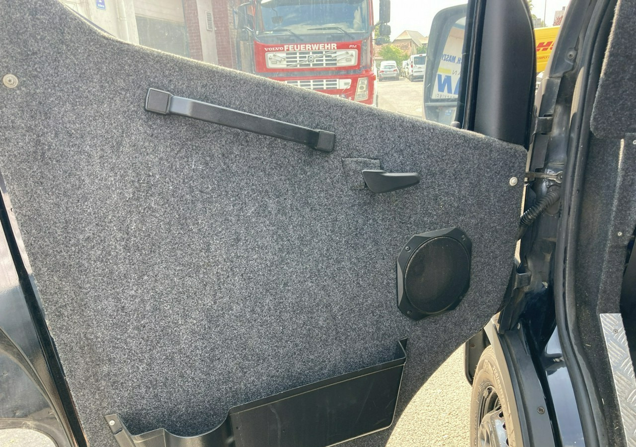 Iveco Daily Iveco 35-130 Bankowóz Kuloodporny Opanceżony pancerny 2015 - Инкассаторская машина: фото 3 Iveco Daily Iveco 35-130 Bankowóz Kuloodporny Opanceżony pancerny 2015 - Инкассаторская машина: фото 3