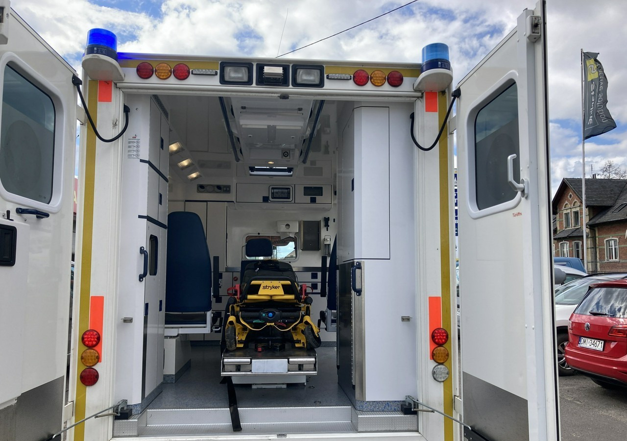 Mercedes-Benz Sprinter Sprinter 519 Karetka 4X4 Ambulans MODEL 2017 - Машина скорой помощи: фото 2 Mercedes-Benz Sprinter Sprinter 519 Karetka 4X4 Ambulans MODEL 2017 - Машина скорой помощи: фото 2