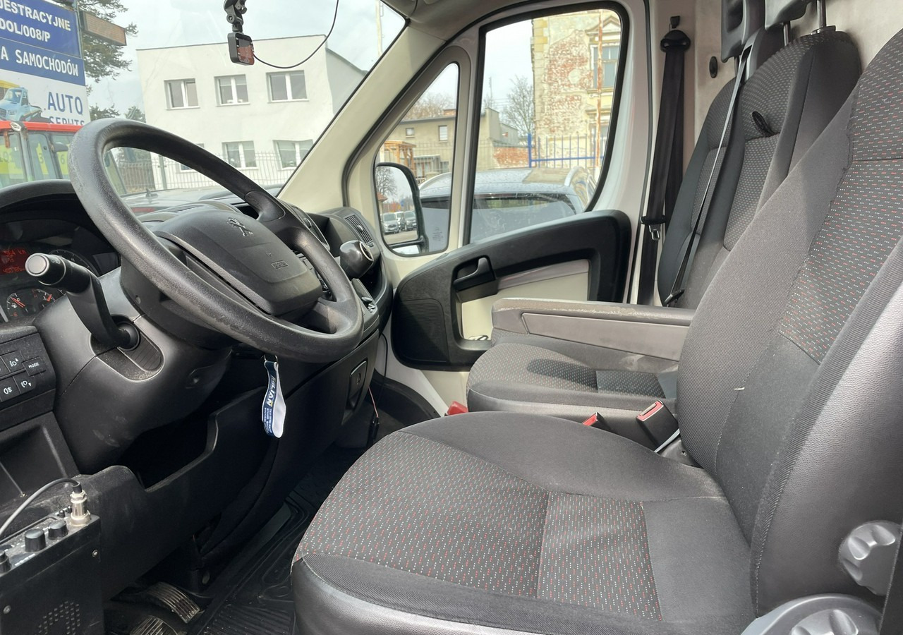 Фото интерьера 1: Цельнометаллический фургон Peugeot Boxer Boxer 163KM MEGA MAX 2x podwyższany Klima Salon PL 2017