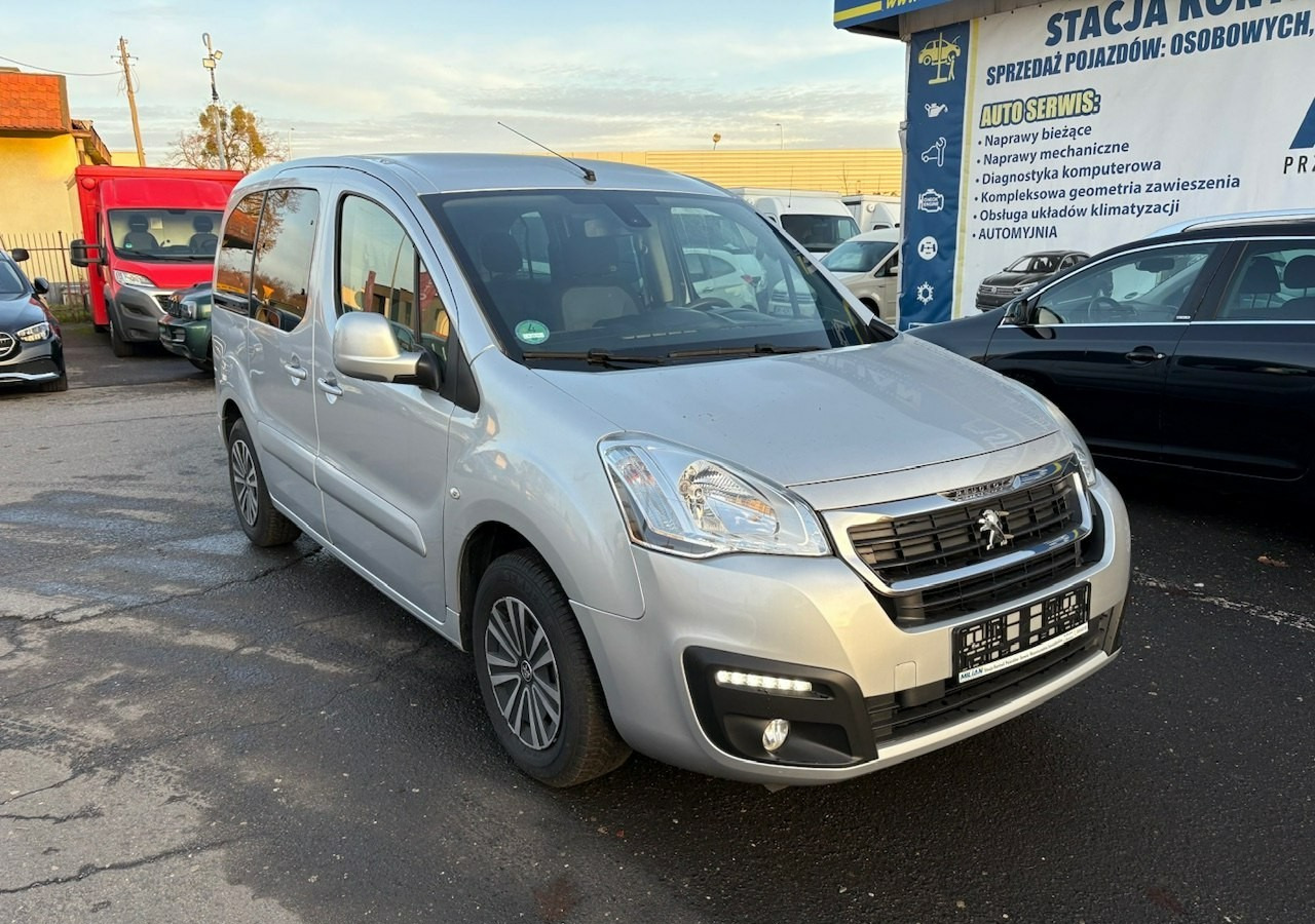 Peugeot Partner II Partner Tepee 1.6 HDI 120KM Family Klimatronik 2xDrzwi 2016 - Универсал: фото 2 Peugeot Partner II Partner Tepee 1.6 HDI 120KM Family Klimatronik 2xDrzwi 2016 - Универсал: фото 2