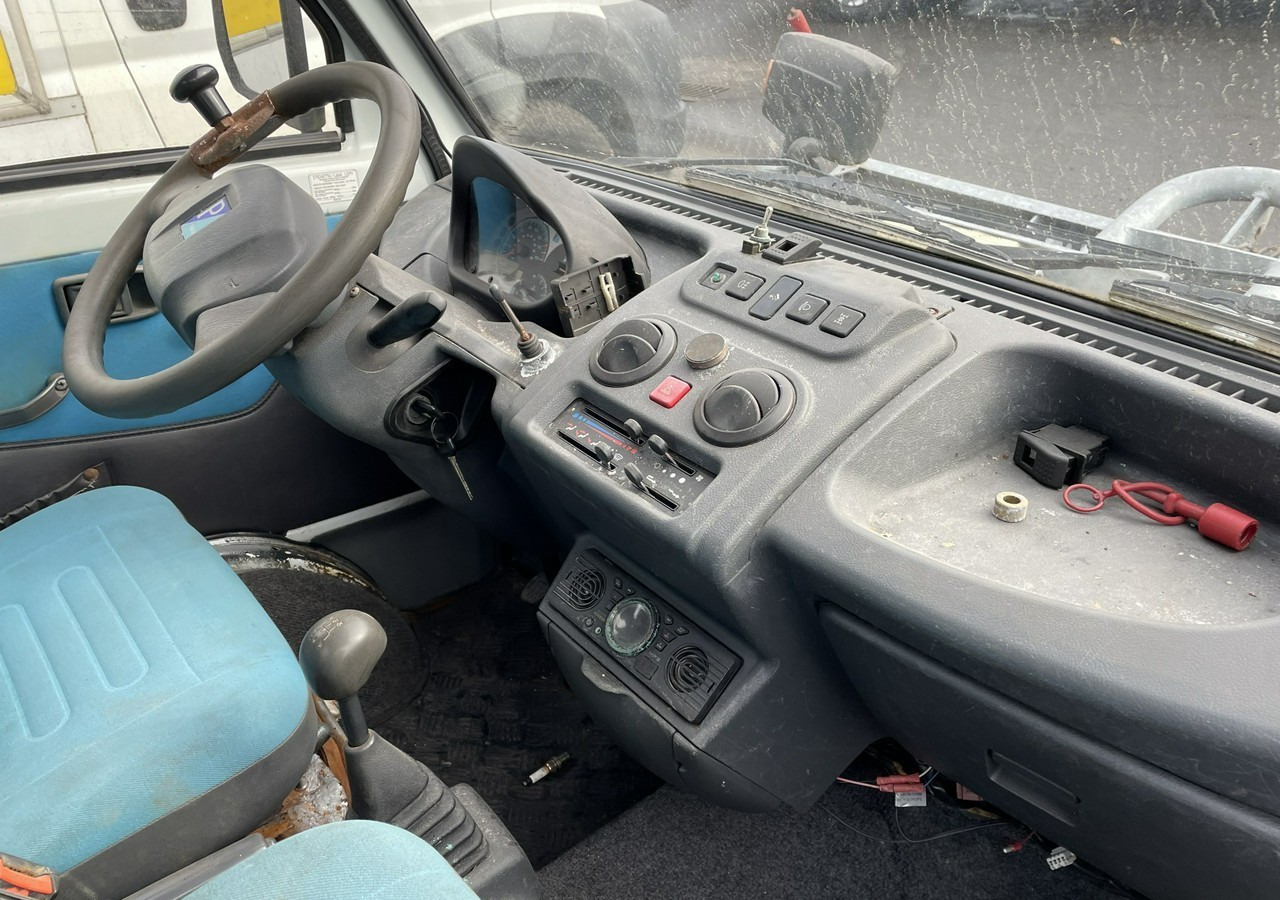 Piaggio Piaggio PFAU Wywrotka 4X4 posypywarka odśnieżarka pług 2009 - Снегоуборочная машина: фото 3 Piaggio Piaggio PFAU Wywrotka 4X4 posypywarka odśnieżarka pług 2009 - Снегоуборочная машина: фото 3