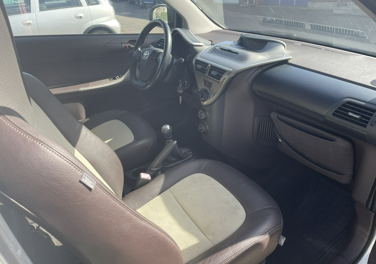 Toyota IQ Toyota iQ Klima - Хэтчбек: фото 4 Toyota IQ Toyota iQ Klima - Хэтчбек: фото 4